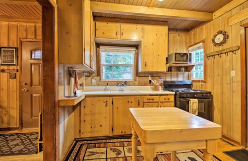 Arrowhead Villas Cabin | Vintage 'Snow White' Cottage ~ 2 Miles to Village!