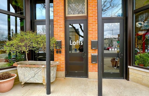 Lansing House | Vintage Soul Loft & Balcony - Old Town Lansing.