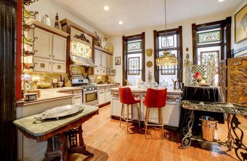 La Porte Apartment | Vintage Studio in Historic Dtwn La Porte!