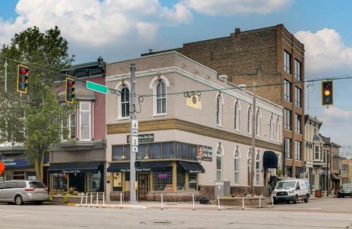 La Porte Apartment | Vintage Studio in Historic Dtwn La Porte!