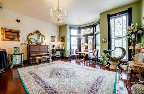 La Porte Apartment | Vintage Studio in Historic Dtwn La Porte!