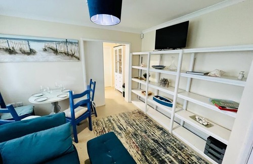 Fifield House | Vintage style Lodge In Windsor! Sleeps 15! Hot Tub!