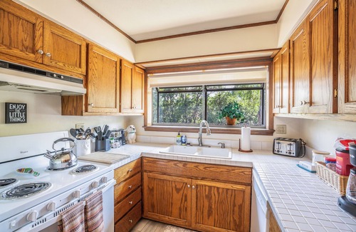 Glenwood Springs House | Vintage Style Home, Huge Yard w/Fire pit, Walking Distance to Downtown, Pets OK