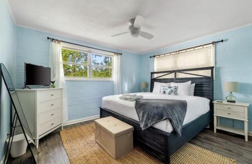 Leesville House | Vintage Sunrise Home-Lake View