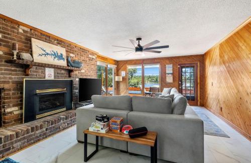 Leesville House | Vintage Sunrise Home-Lake View