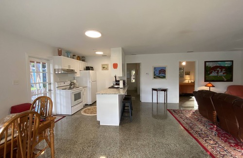 Rock Ridge House | Vintage Vero Bungalow II