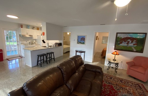 Rock Ridge House | Vintage Vero Bungalow II