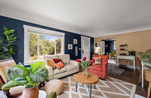 Olympia House | Vintage Vibes - 8 Guests 1628sf