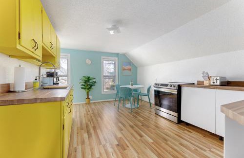 Traverse City House | Vintage Vibes Duplex Downtown Beach AC Restaurants