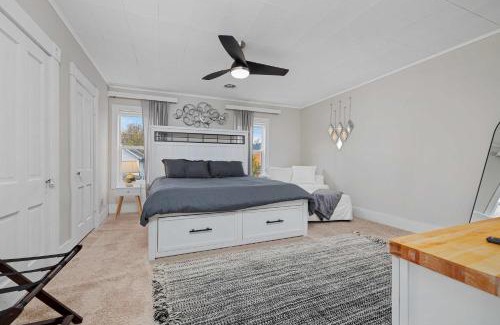West Central Apartment | Vintage West Central Apt Walkable Free Parking!