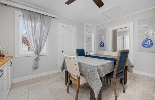 West Central Apartment | Vintage West Central Apt Walkable Free Parking!
