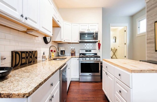 Germantown Apartment | Vintage yet Modern Highlands home! Walk to venues!