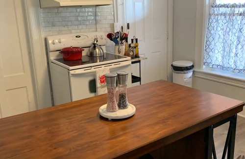 Manchester Apartment | Vintage2-bedroom apartment in superb Manchester, In Unit Laundry Room