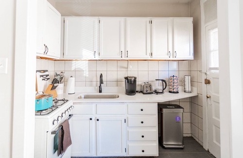 Rogers Park House | VintageLoversEscape|Homey|Stylish1BR|CloseToBeach