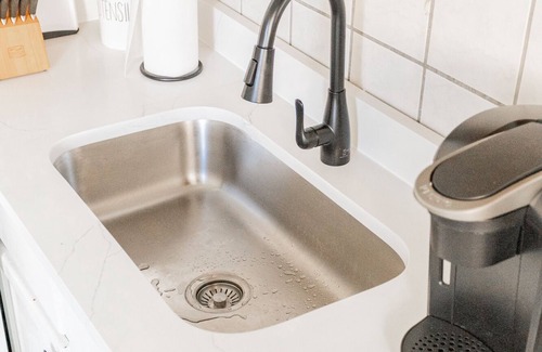 Rogers Park House | VintageLoversEscape|Homey|Stylish1BR|CloseToBeach