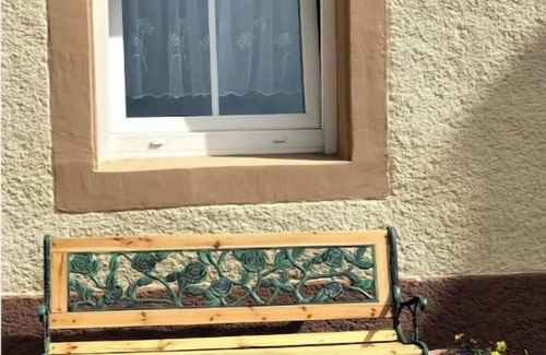 Fell Cottage | Vintner's cottage beautiful vineyard trails + slate mining tour 9 km to Trier