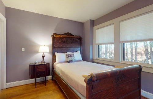 Hendersonville House | Vintner's Cottage