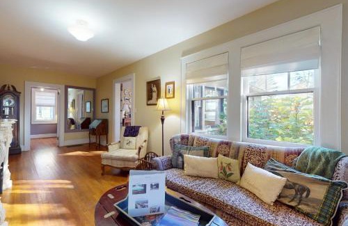 Hendersonville House | Vintner's Cottage