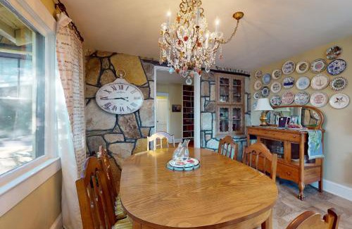 Hendersonville House | Vintner's Cottage