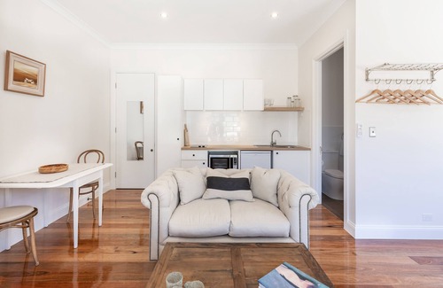 Sellicks Hill Apartment | Vintners Retreat: Stylish Retreat near Sea & Vines