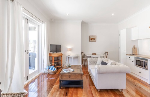 Sellicks Hill Apartment | Vintners Retreat: Stylish Retreat near Sea & Vines
