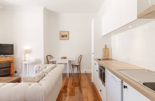 Sellicks Hill Apartment | Vintners Retreat: Stylish Retreat near Sea & Vines