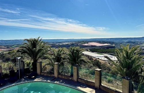 Morro Hills Bed & Breakfast | Vintoca Luxury Honeymoon Suite Farm Retreat