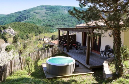 Premian House | VIOGNIER: 4-bed gîte 75 m2 landscaped garden 4000m2 in Regional Park