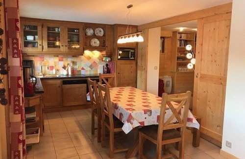 Chatel Apartment | Violes 19: apartment facing Lake Vonnes