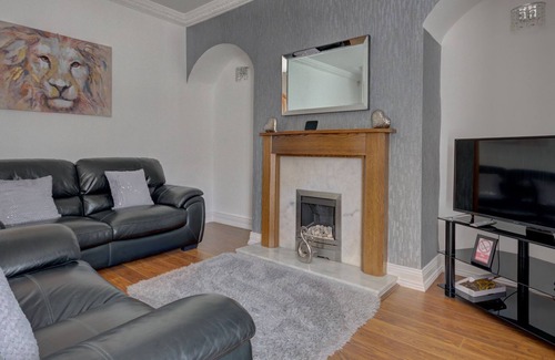 Sunderland Cottage | Violet Cottage, Deluxe cottage City Centre with free parking