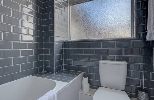 Sunderland Cottage | Violet Cottage, Deluxe cottage City Centre with free parking