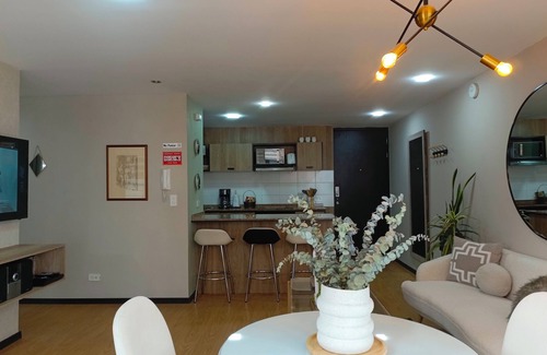 La Mariscal Apartment | VIP Apartment: 2Bedrooms + (Queen+Full)Beds + Balcony + Parking - 7Th FLOOR