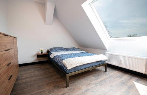 Schwedt/Oder Apartment | VIP ApB 63qm 3 Zi Dachgeschoss Klimaanlage große Wohnküche großes Bad 2 WCs 3 Betten 1 Schlafsofa