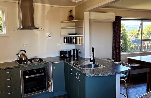 Waihau Bay House | VIP boat trailer park at ramp included. large spacious house. free wifinnn
