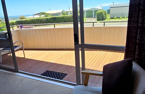 Waihau Bay House | VIP boat trailer park at ramp included. large spacious house. free wifinnn