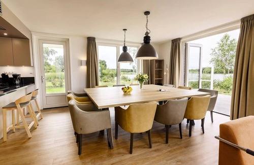 Municipality of Emmen House | VIP-Cottage für 12 Personen