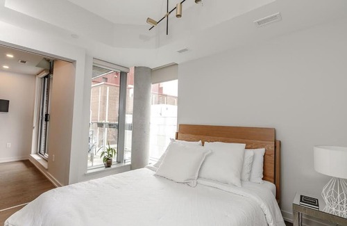Byward Market - Parliament Hill Apartment | ViP Downtown Luxury 1 Bedroom With Underground Parking