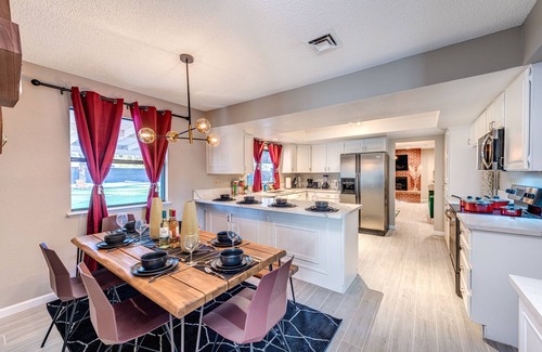 Paradise Villa | VIP! HUGE BACKYARD ONE STORY VILLA BIG POOL STYLISH GAME ROOM