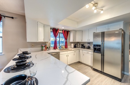 Paradise Villa | VIP! HUGE BACKYARD ONE STORY VILLA BIG POOL STYLISH GAME ROOM