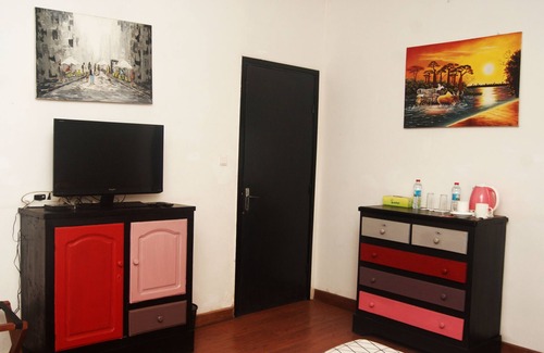 Antananarivo House | VIP ROOM + SERVICES