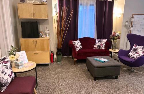 Mapleton/Fall Creek House | VIP Suites for Business Women, Nurses, College Moms Traveling to Indianapolis