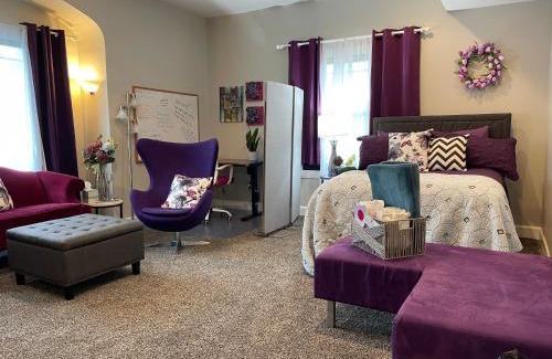 Mapleton/Fall Creek House | VIP Suites for Business Women, Nurses, College Moms Traveling to Indianapolis
