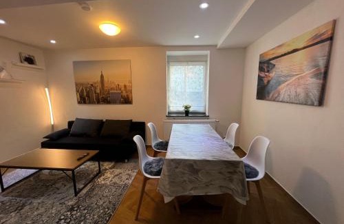 Eschelbronn Apartment | VIPstay 57m2 Apartment Zentral, im Erdgeschoß, S-Bahn, Messe Technikmuseum Sinsheim, Therme, PreZero Arena