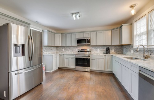 Clifton Forge West House | Virginia Getaway Near Douthat State Park