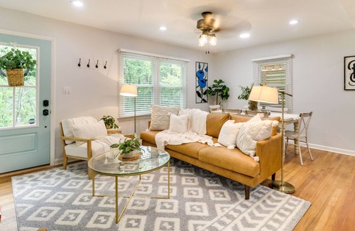 Afton House | Virginia Retreat - 2 Homes w/ Hot Tub & Grills!