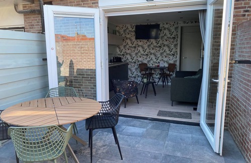Westkapelle Apartment | Viruly32holiday Westkapelle for 2 adults and 1 baby. 200 meters from Sea.