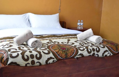 Nyakinama House | VIRUNGA HOMESTAYS & CAMPSITES BEST PRICE