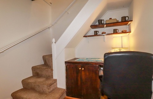 Pentewan Cottage | VI’S VALLEY VIEW, pet friendly, character holiday cottage in Pentewan