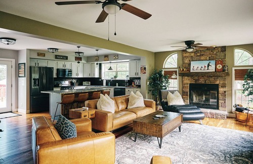 Cairo House | Visit Chill House: 15 miles from Windham. Hot Tub & Ping Pong!