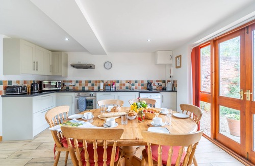 Edingthorpe Apartment | Visit England 4* Gold Self-Catering Holiday Cottage nr Norfolk Coast